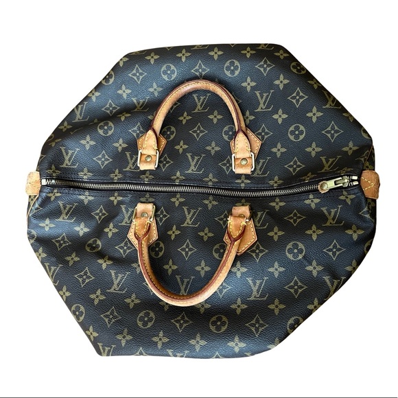 Authentic Louis Vuitton Speedy 40 in Monogram with generic twilly - Picture 5 of 17